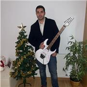 Profesor de guitarra eléctrica enfocado en la práctica